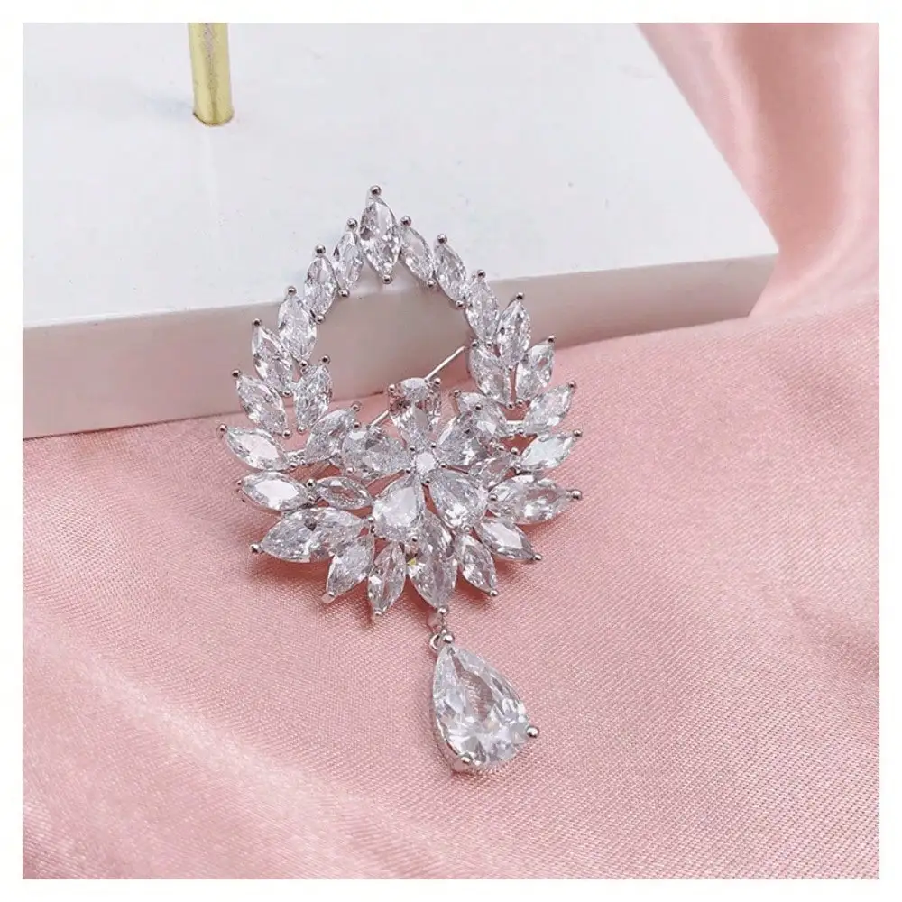 Vintage Silver-Tone Rhinestone Brooch with Teardrop Dangle, Sparkling Statement Pin for Formal Events, Ideal Gift Choice