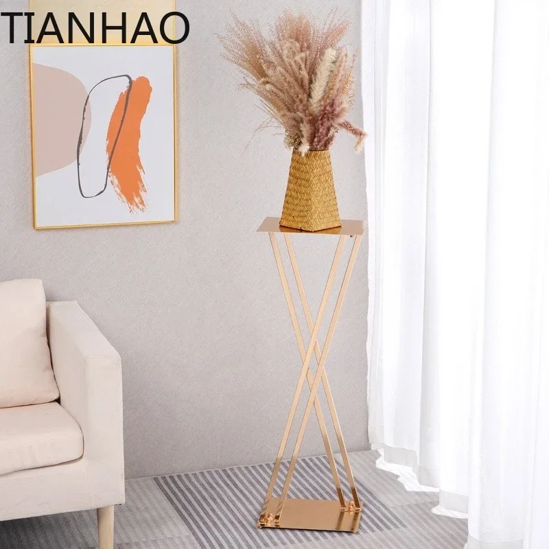 3D Golden Flower Holder - Dining Table Focal Decor for Weddings, Parties & Celebrations, Chic Decor Piece for Outdoor, Indoor Ev