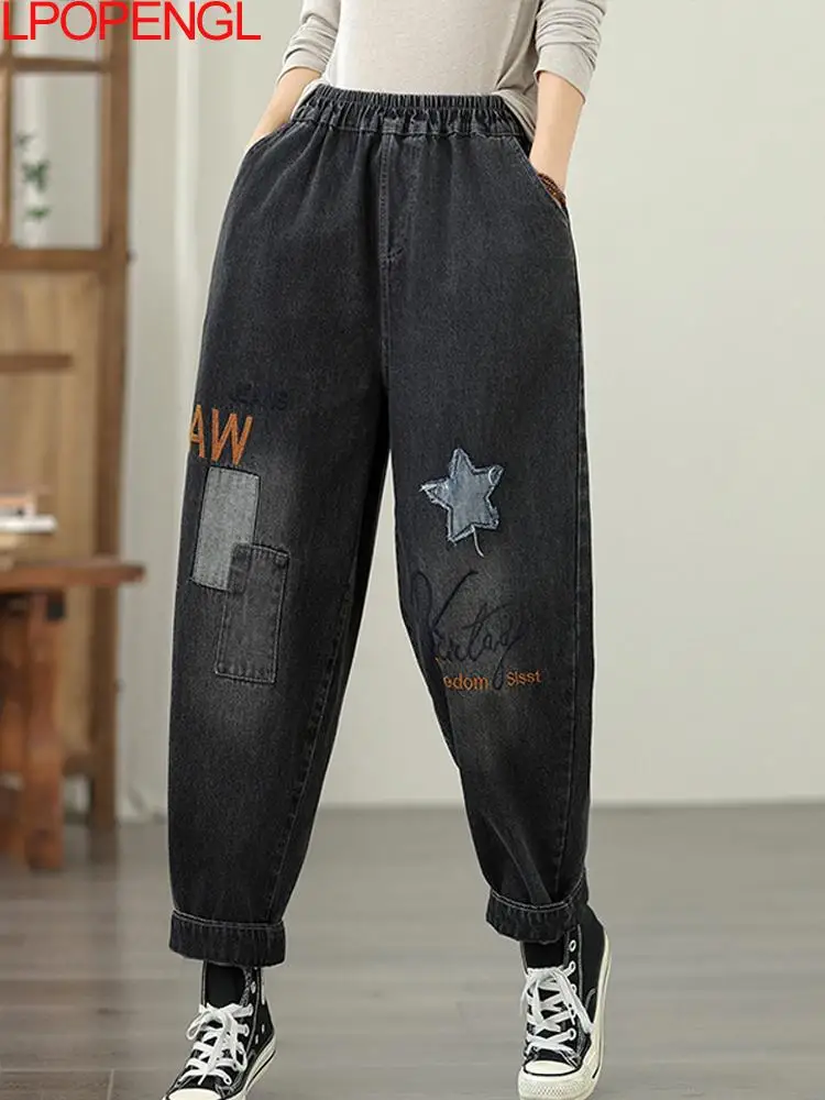 

Модные прямые джинсы в стиле ретро с высокой талией и эластичной резинкой на талии, женские прямые джинсы в этническом стиле, новинка 2025, осенне-зимние свободные шаровары с нашивками