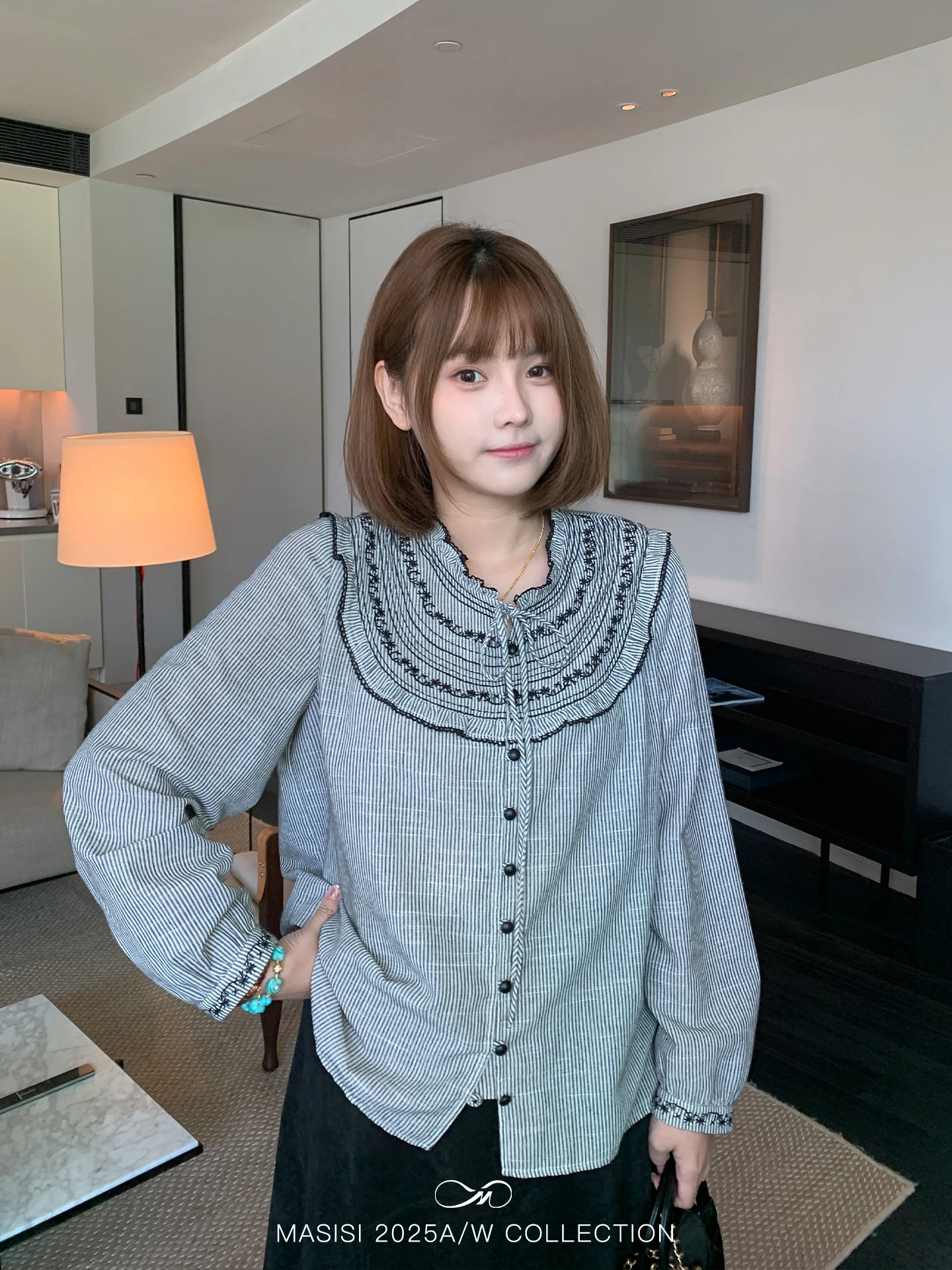 

Топ с тяжелой вышивкой, кружевной отделкой, поясом и полосками, свободного кроя, повседневный, с длинными рукавами, из смесового хлопка и полиэстера, осенний, для полных женщин.