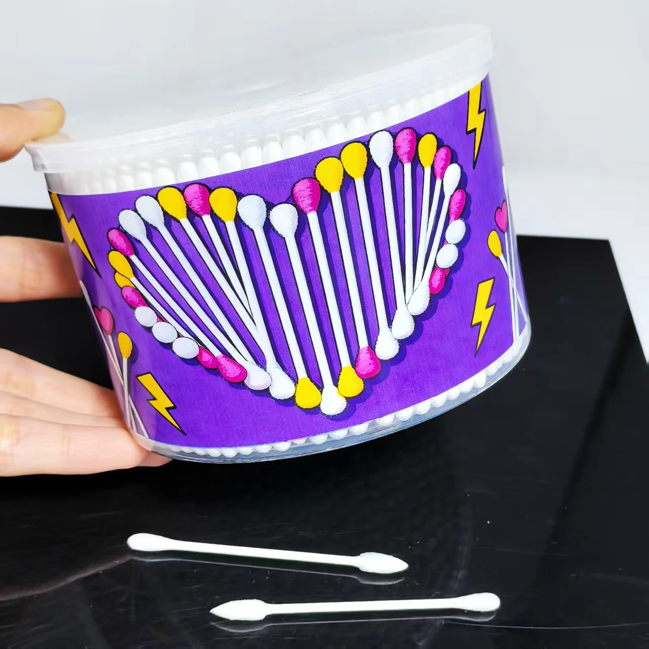 500 قطعة من دلو أعواد القطن الإبداعية على شكل قلب، أعواد أعواد قطنية برأسين للبالغين، مسحات قطنية هدية