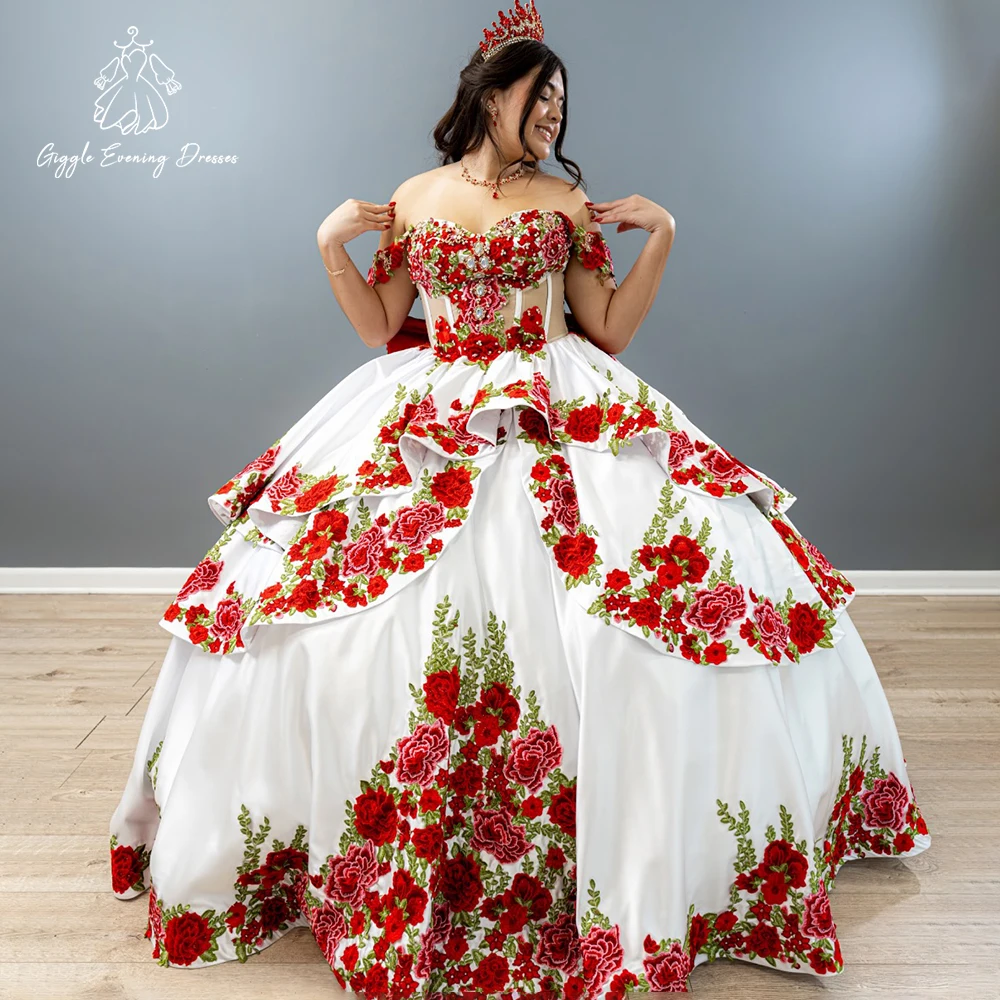 فستان Giggle فاخر مطرز بالزهور الحمراء Quinceanera فستان حفلة من الساتان الأبيض عاري الكتفين حلو 15 فستان عيد ميلاد مخصص #1