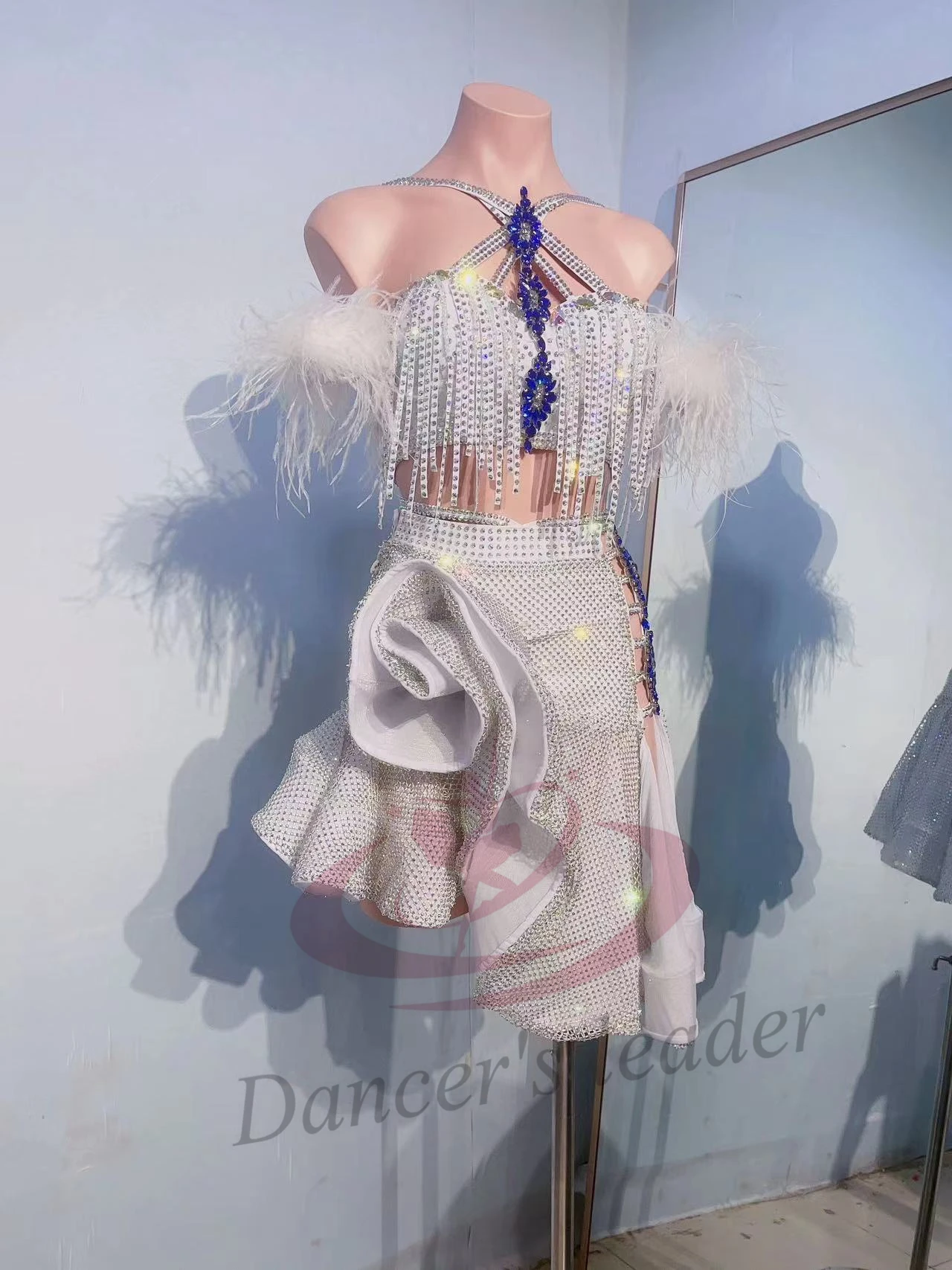 فستان رقص لاتيني، تخصيص راقي، فساتين ماسية عديدة، تنانير مموجة، ملابس احترافية لمرحلة الإناث البالغات