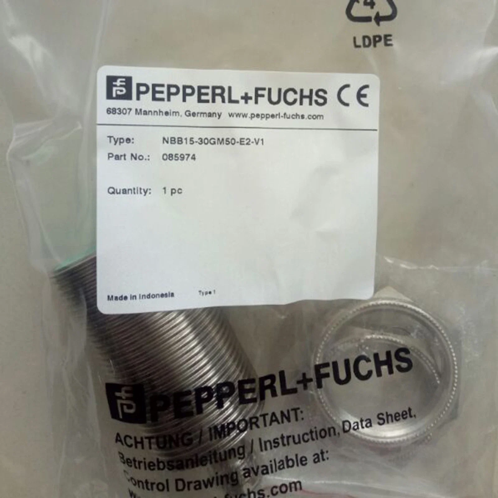 Inductive proximity sensor NBB15-30GM50-E2-V1 085974