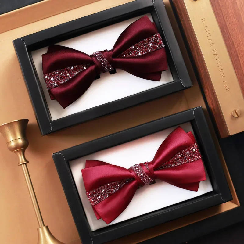 

High-end festive fashion texture dinner host sparkling diamond, deep burgundy wedding wedding groom bow tie