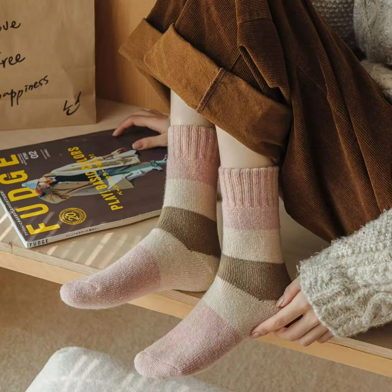 4Pairs Women Winter Thick Warm Crew Socks Fleece Lined Soft Casual Retro Mid Calf Socks Home Floor Sleep Socks Random Color