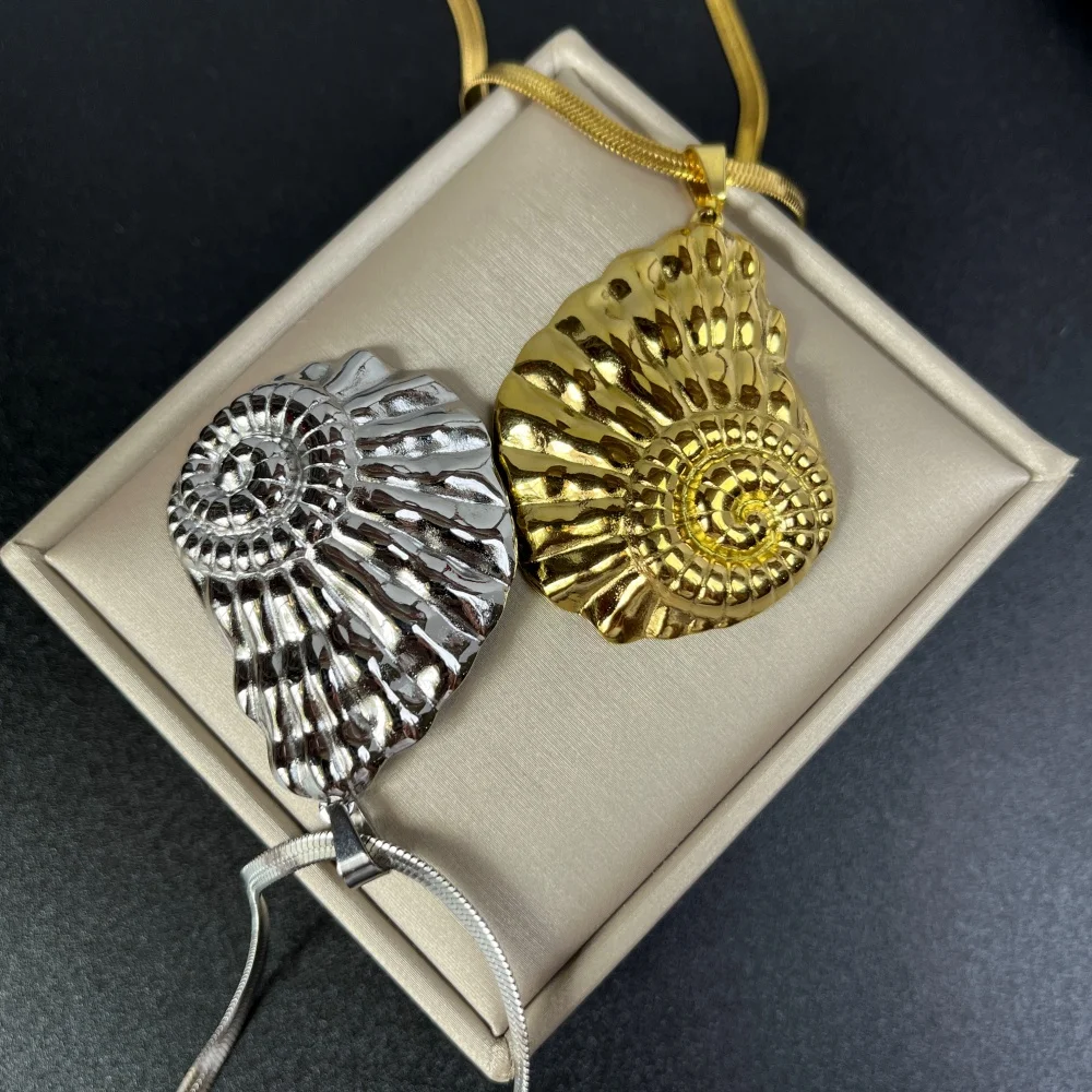 Stainless Steel Conch Pendant Necklace For Women Gold Color Charm Sea Snail Choker Necklaces For Girl Sea Shell Jewelry