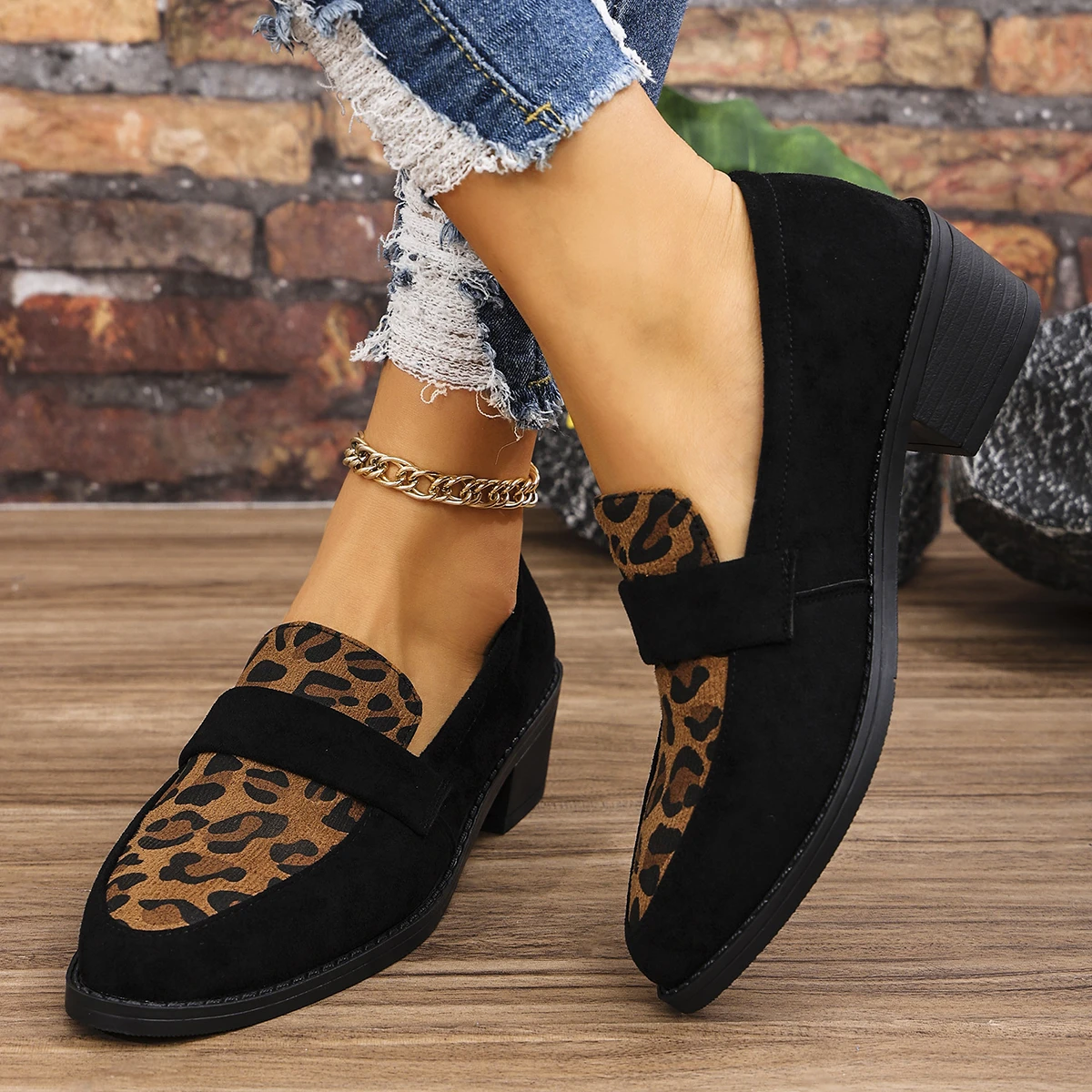 2024 New Spring Autumn Fashion Women Designer Comfortable Casual Shoes Women Medium Heel Pointed Toe Leopard Print Slip-On Shoes
