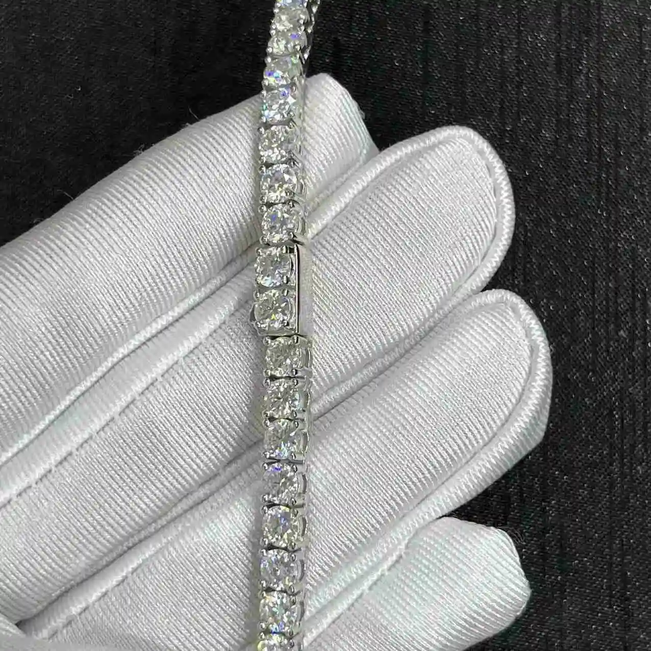 Luxury Vvs Moissanite Diamond Tennis Chain 4mm 18 Inches Necklace Silver Plated Jewelry.