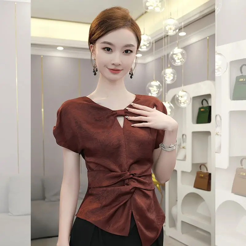 

Summer New Light Luxury Maple Leaf Red Short-sleeved Shirt with Unique Temperament Chic Tops for Women