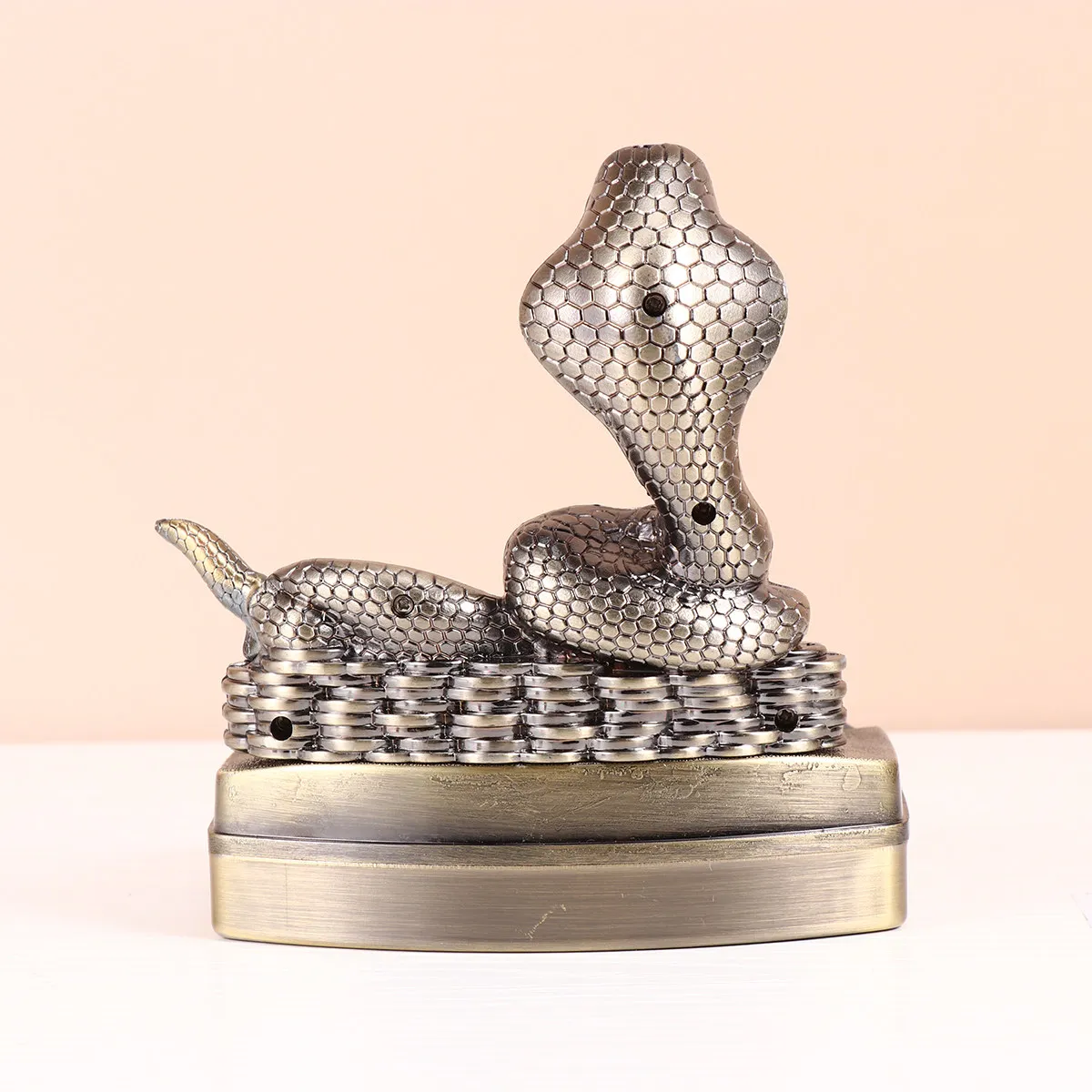 

Металлическая табачница в форме змеи, подставка для сигарет, креативный декор, держатель для пепла