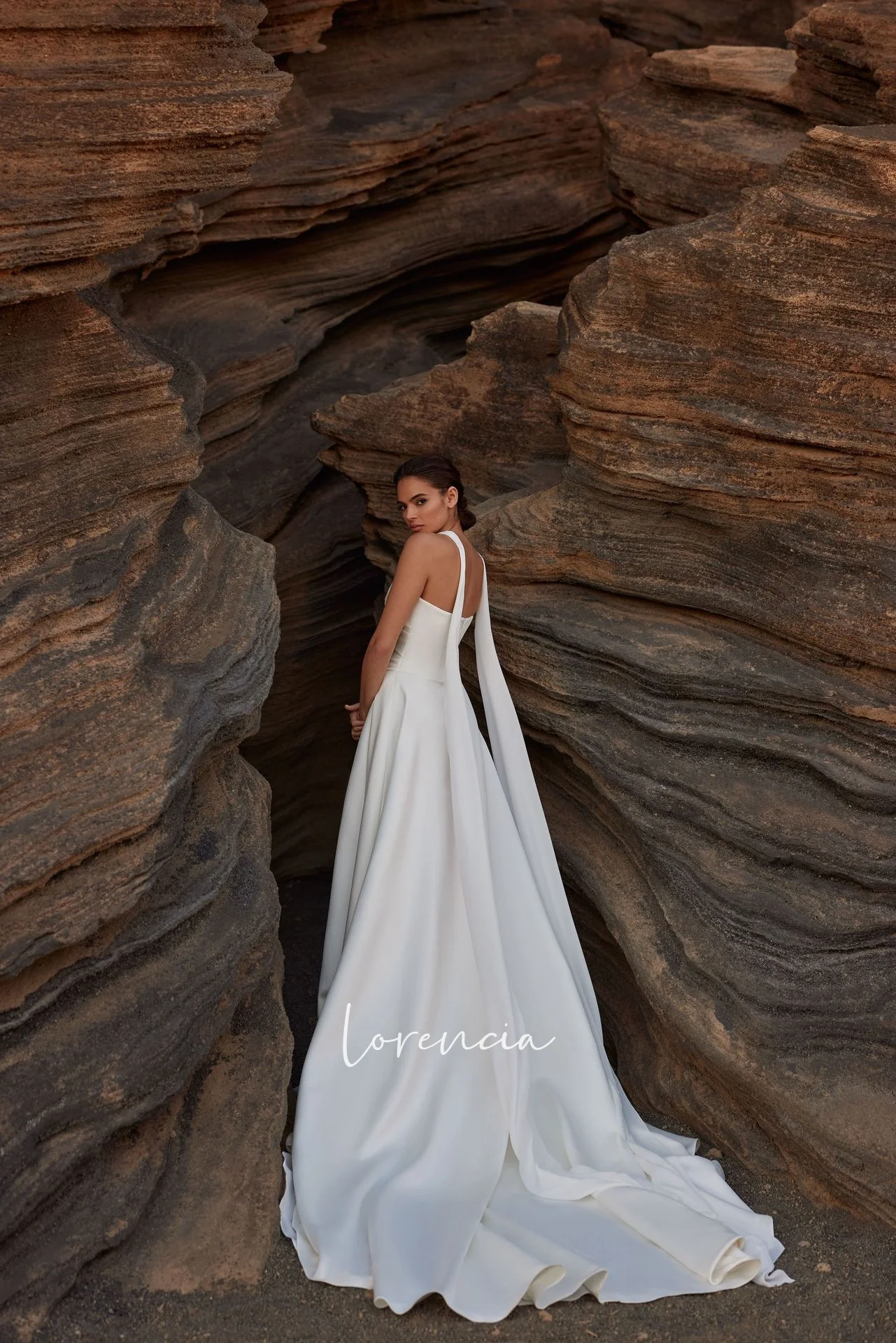 Lorencia Modern Satin Wedding Dresses with Scarf Sleeveless A-Line Bridal Gowns Customized Sweetheart High Slit Bride Dresses