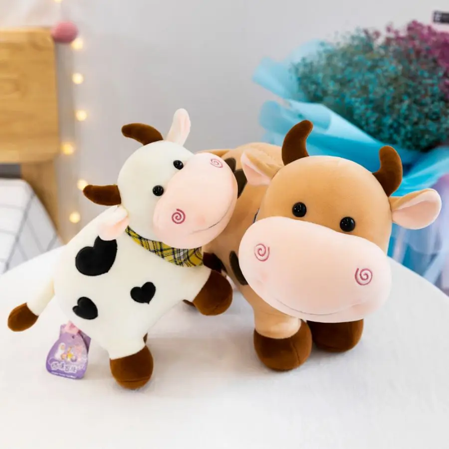 Simpatico cartone animato piccola bambola di mucca di colore 28cm peluche di vitello Super morbido con sciarpa bambola di toro Kawaii grandi regali