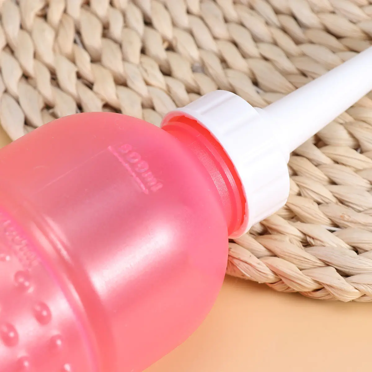 600Ml Portable Feminine Hygiene Flusher Eva PP Material Soft Adjustable Head Travel Home Use Cleaning Bottle Pink Design