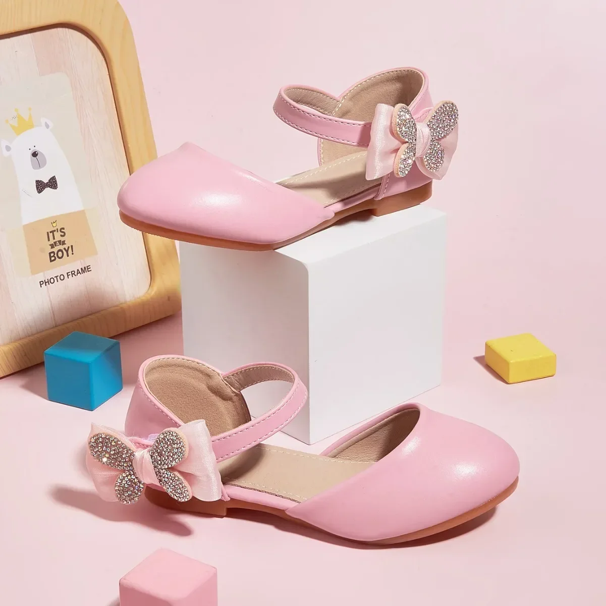 Scarpe estive nuove in pelle da ragazza Sandali per bambini antiscivolo con fondo piatto Moda Scarpe da principessa per bambini con fiocco rosa