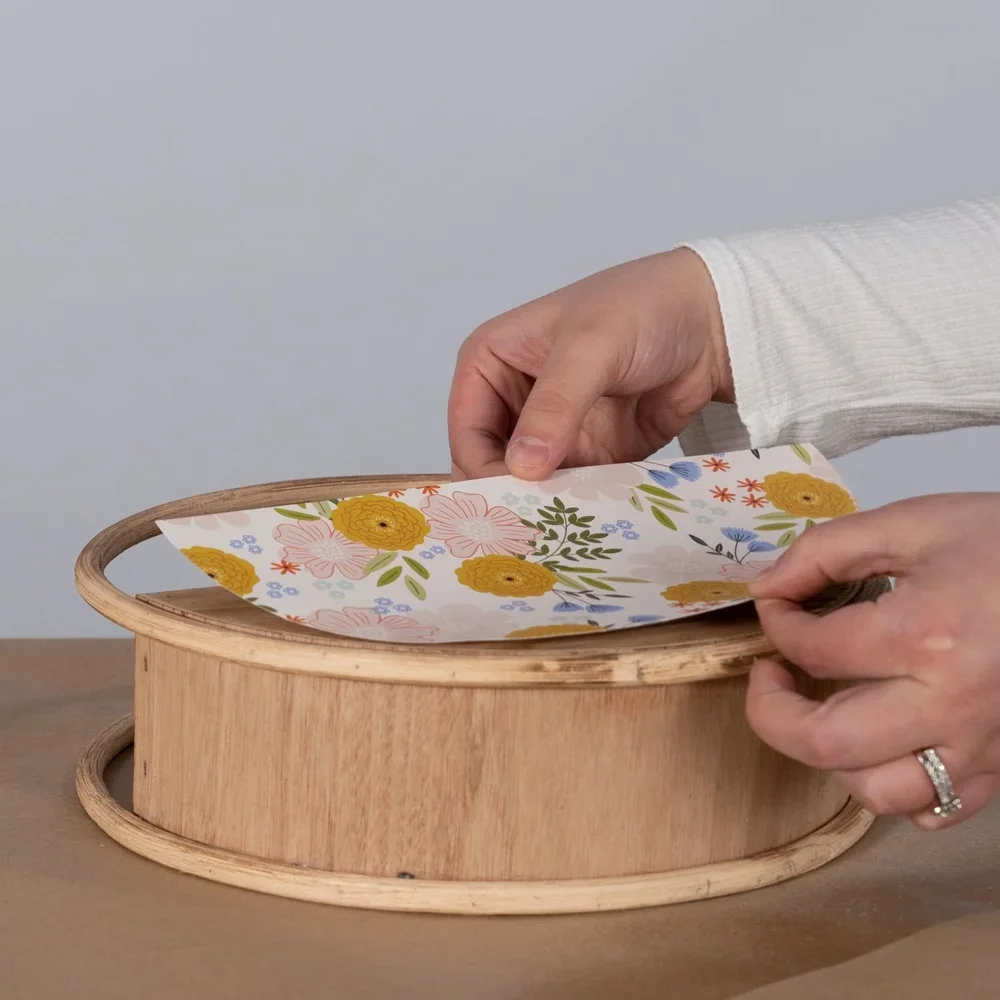 Uniwersalny klej w sprayu, przezroczysty, 310 ml, wysoka moc klejąca, szybkoschnący, niewidoczny, do napraw papieru, pianki, tkanin, metalu, drewna.