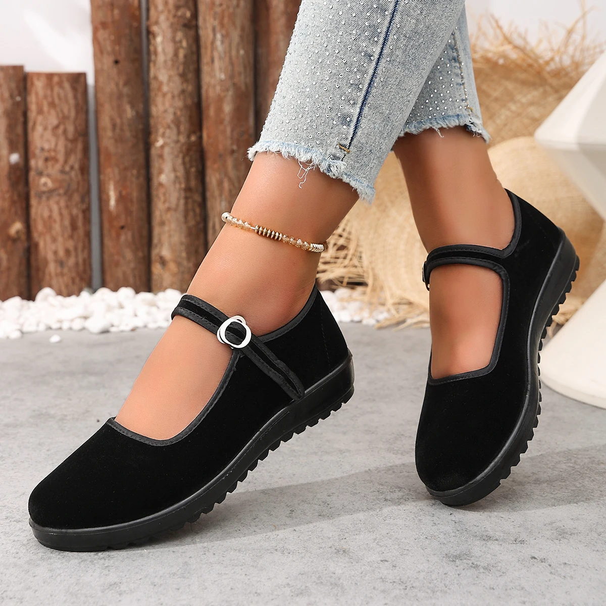 2026 Women's Autumn Comfortable & Durable Solid Color Versatile Lightweight Soft-Soled Slip-On Casual Fashion Mom Shoes