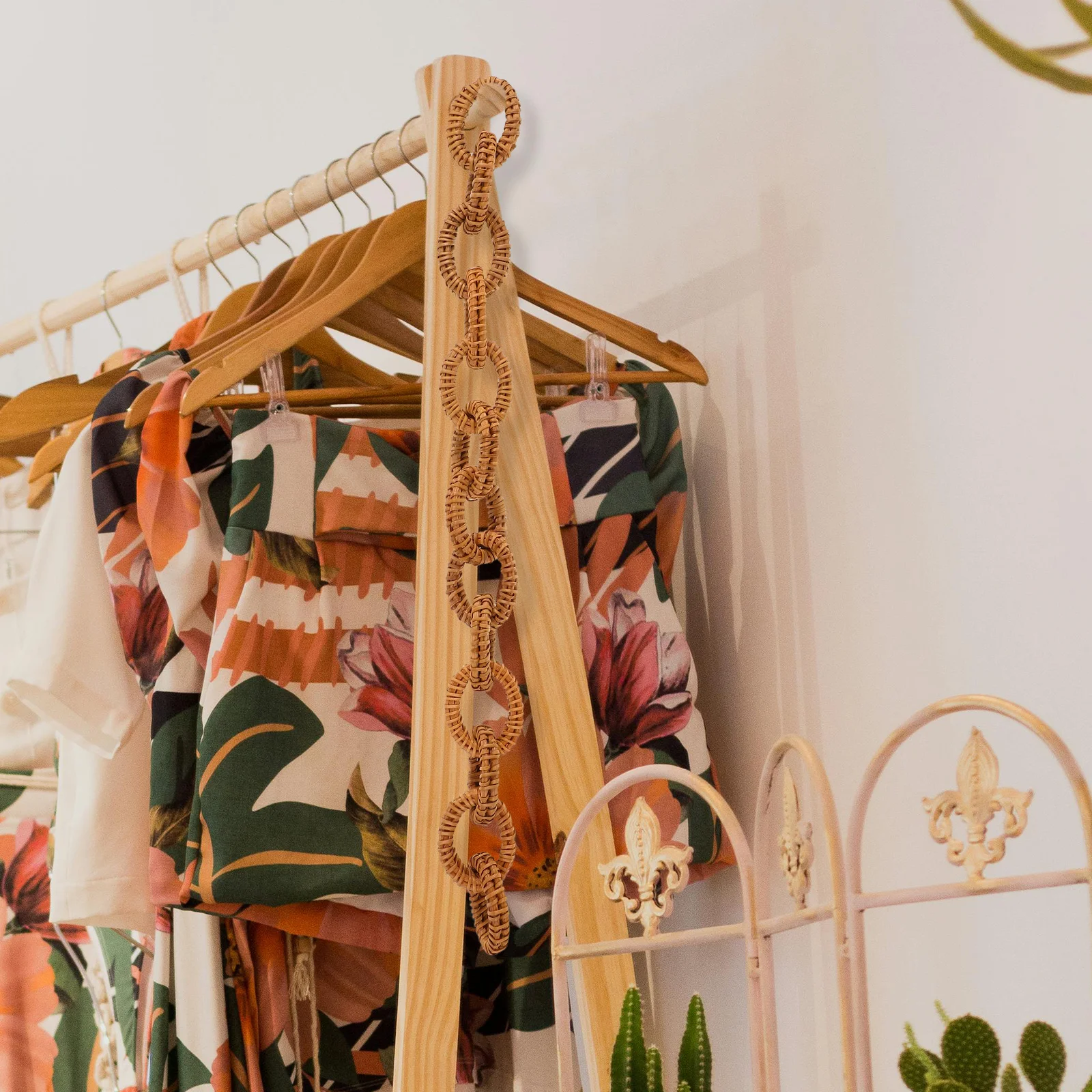 

Rustic Rattan Woven Chain Link Hanging Wall Decor Vintage Style Living Room Bedroom Apartment Decorative Ornament