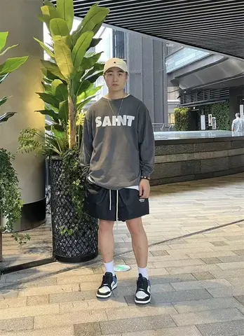 Camiseta estampada com logotipo vintage clássico masculino, rua alta, nova, gola redonda, manga longa, casual, solta, retrô, japonês, 24 w