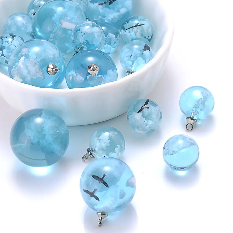 Z27 2pcs Transparent Resin Round Ball Fashionable Trendy Beads Pendant Blue Sky Clouds Birds Charms for Making Accessories
