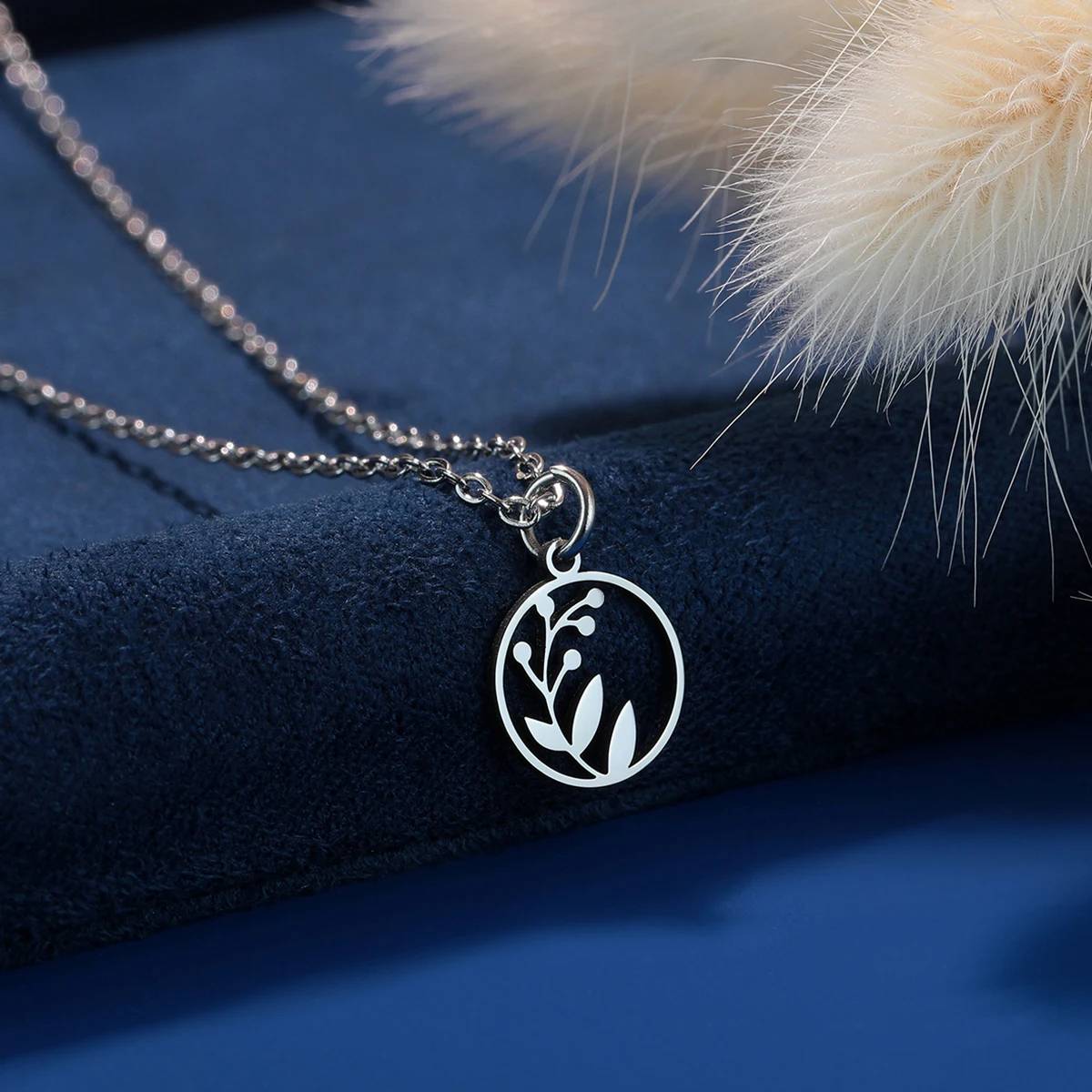 Kinitial Stainless Steel Leaf Round Pendant Necklace For Women Ethnic Jewelry Fashion Necklace Collar Party Gift