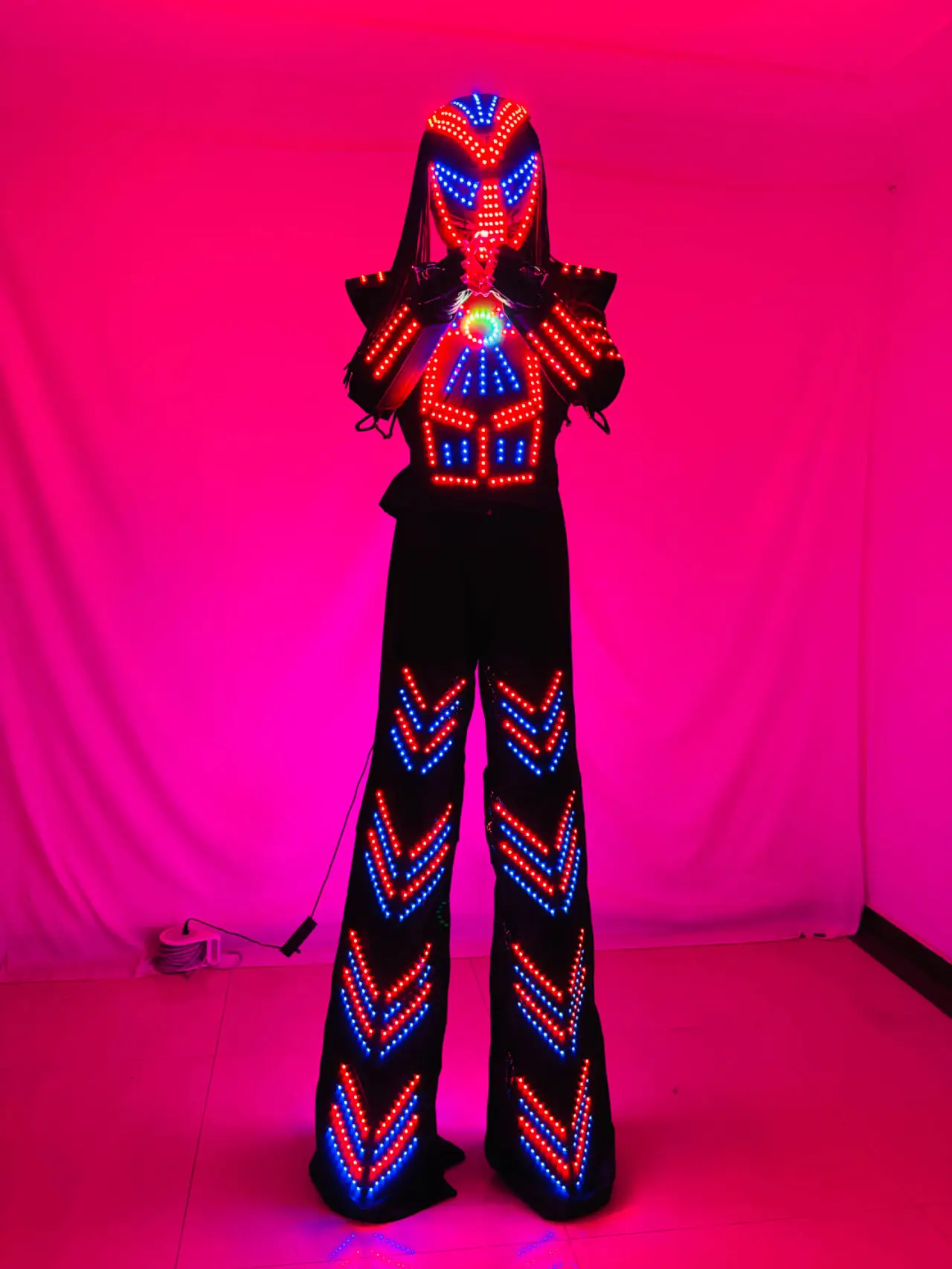 بدلة روبوت LED خوذة مضاءة مهرجان الموسيقى الإلكترونية DJ Show Dance لأداء الحفلات LED روبوت زي Stilt ووكر روبوت