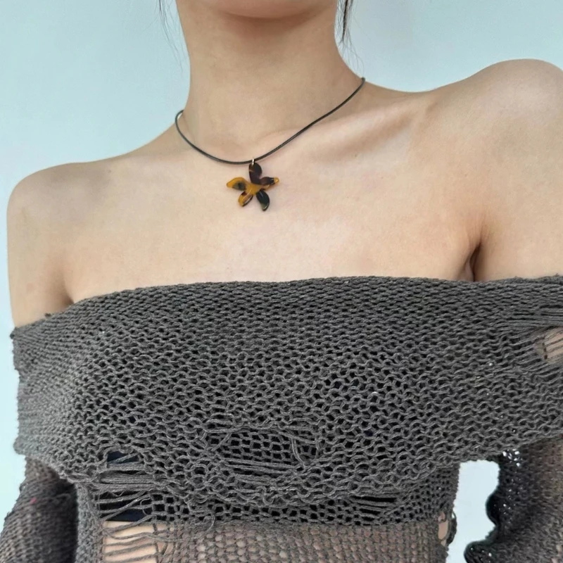 Pendant Necklace Fashion Clavicle Chain Irregular Amber Maple Leaf Charm Necklaces Long Rope Neck Chain Jewelry Gift