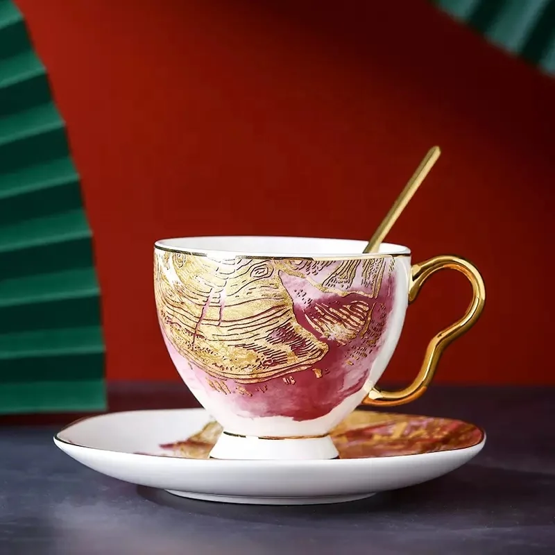 Juego de café de porcelana de hueso de estilo europeo pequeño, sala de estar de lujo ligera con juego de té inglés