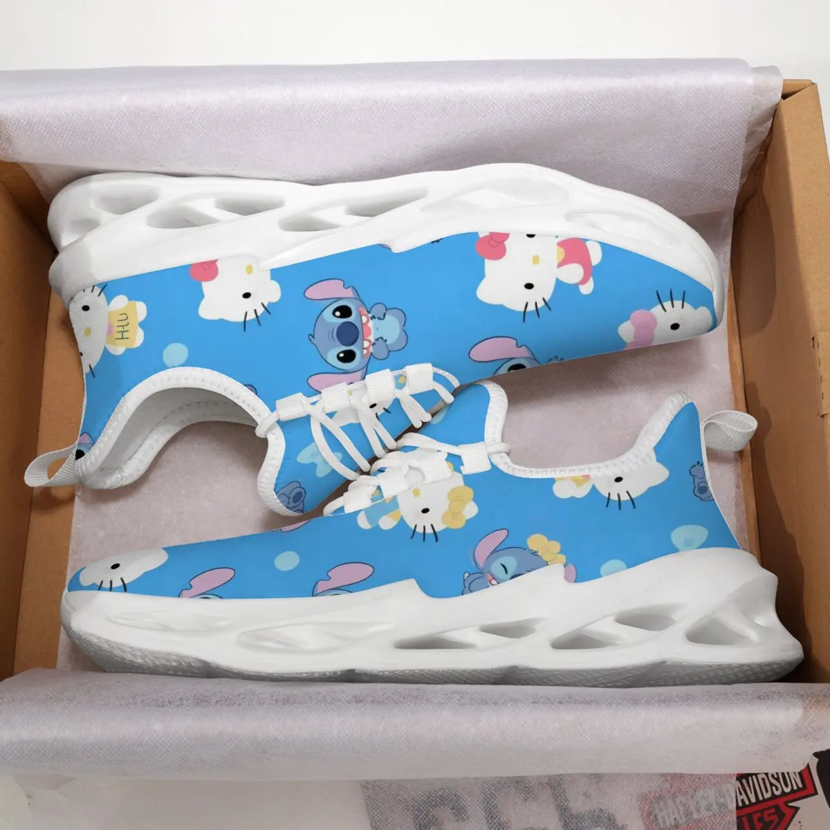 Scarpe da donna Disney Scarpe da ginnastica blu cartone animato con punto Hello Kitty Moda sportiva da passeggio Scarpe basse da tennis casual per uomo