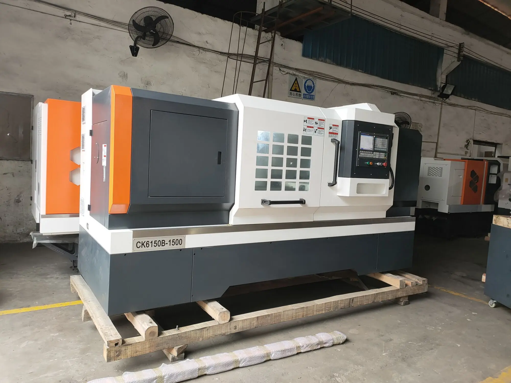 Heavy Duty Cnc Lathe Ck6150 Distance Between Two Center Reach 3000Mm