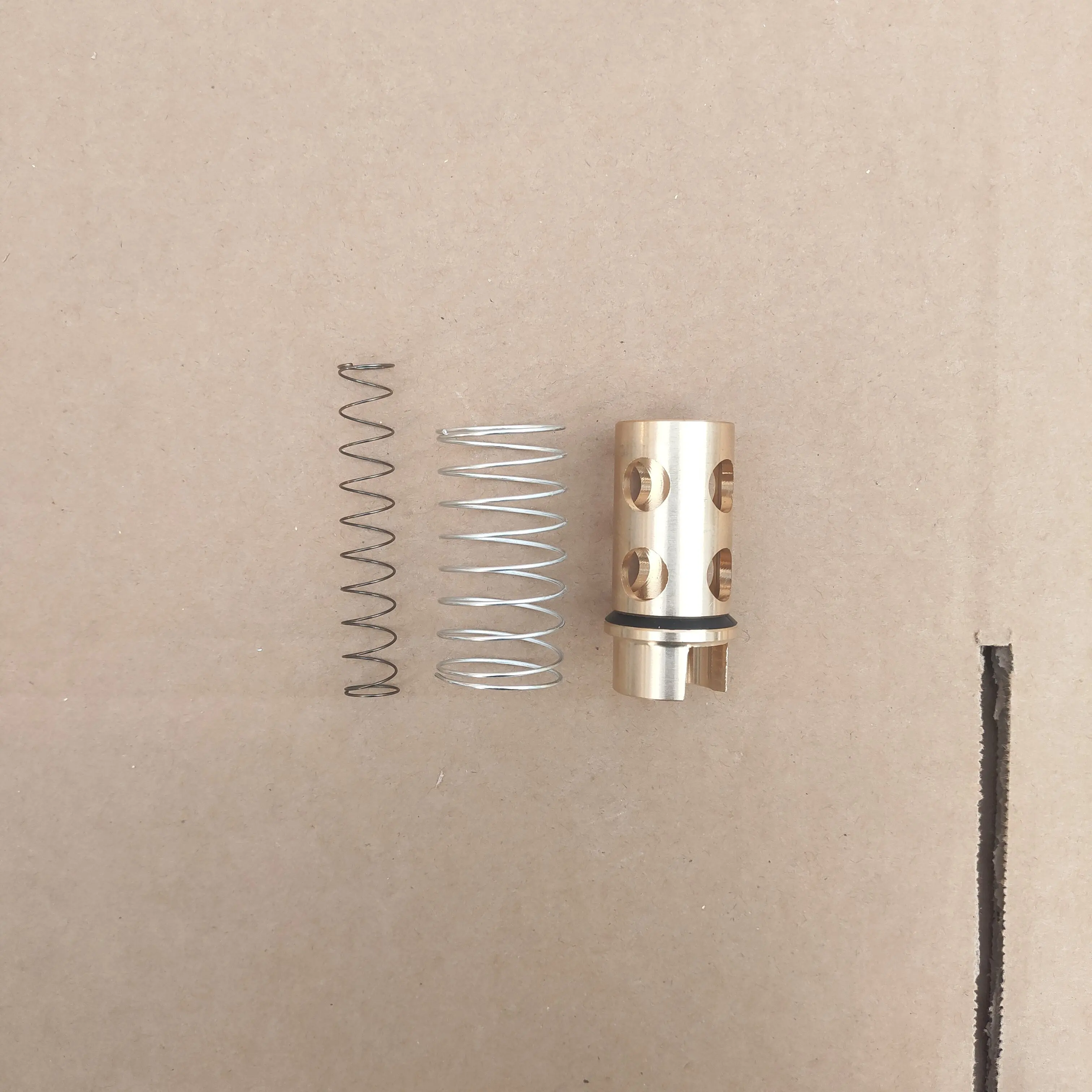 

Хорошее качество, термостатный клапан воздушного компрессора A11513574 1151357, подходит для ремонта