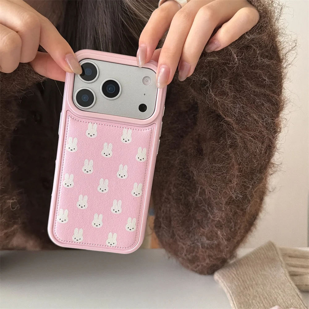 Casing HP Kulit Lucu Motif Kelinci Pink Gaya Korea untuk iPhone 13 14 15 16 Pro Max 17 dengan Tali Gantungan dan Liontin Kartun Fashion
