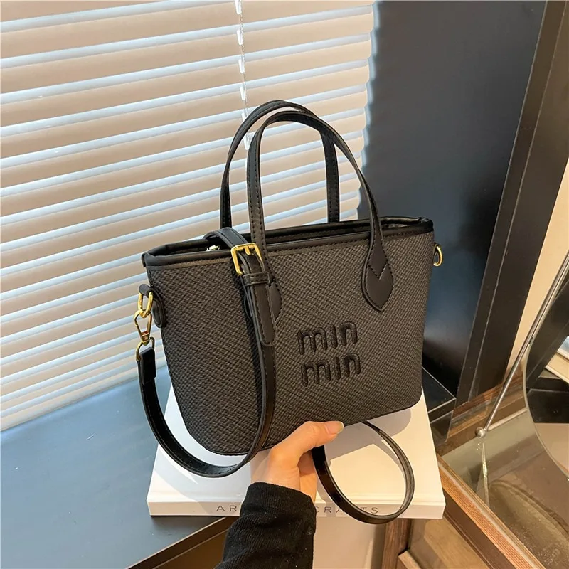 The 2025 New Women's Bag, A Large-capacity, Light Luxury Single-shoulder Bag, Is Woven and Versatile for Commuting