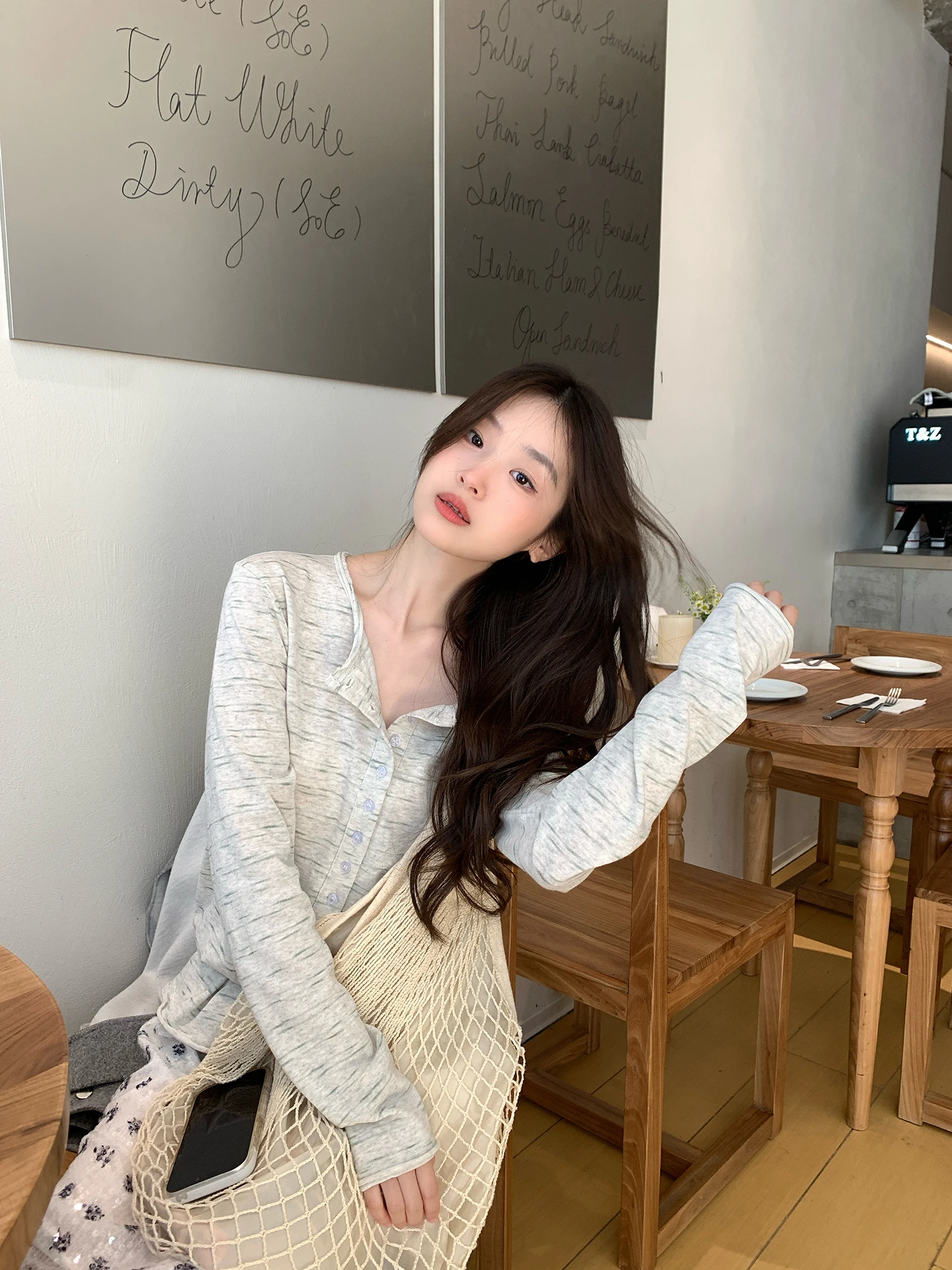 

Удобная свободная вязаная футболка с длинным рукавом, воротником на пуговицах и полосатым узором, в повседневном стиле, женская, весенняя мода