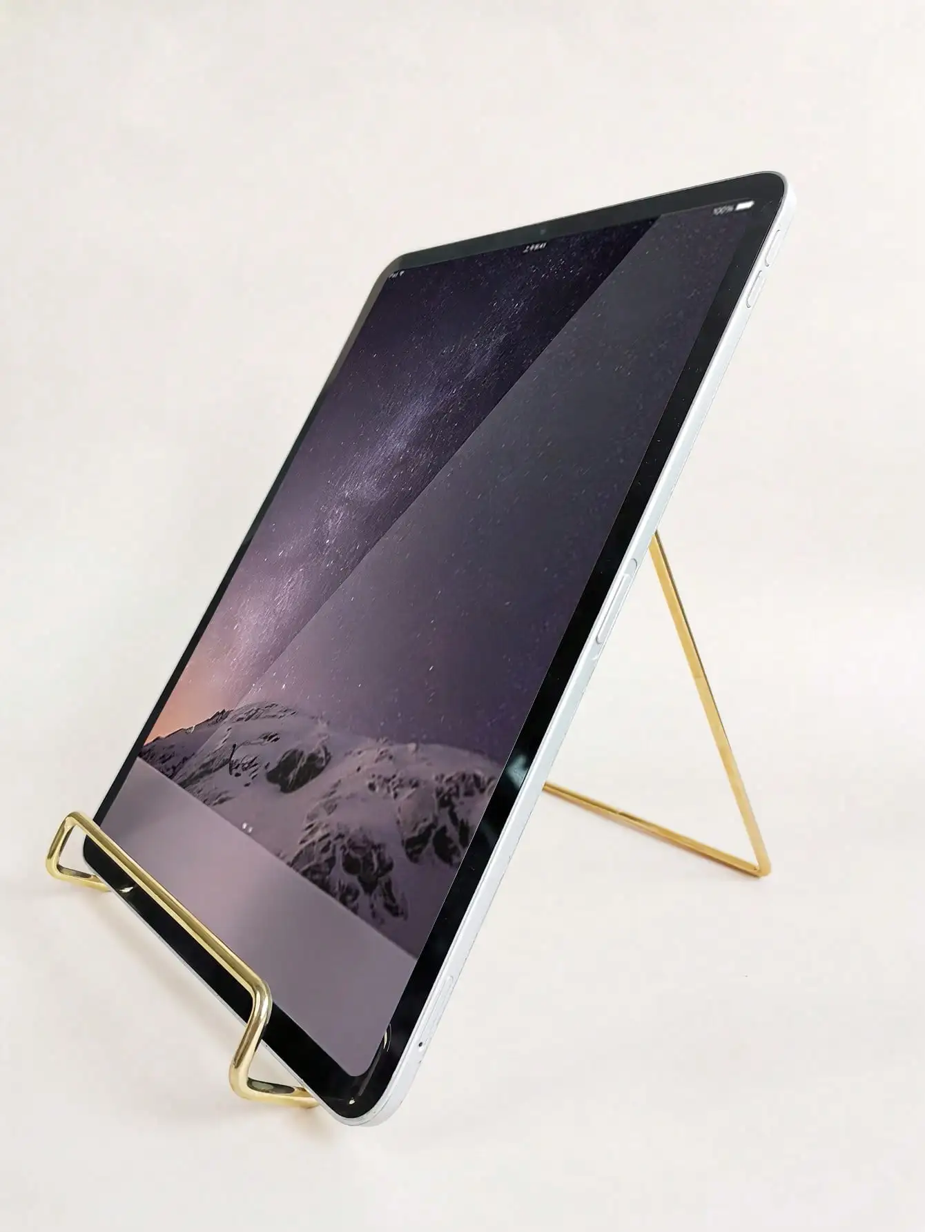 

Minimalist Desktop Tablet Holder