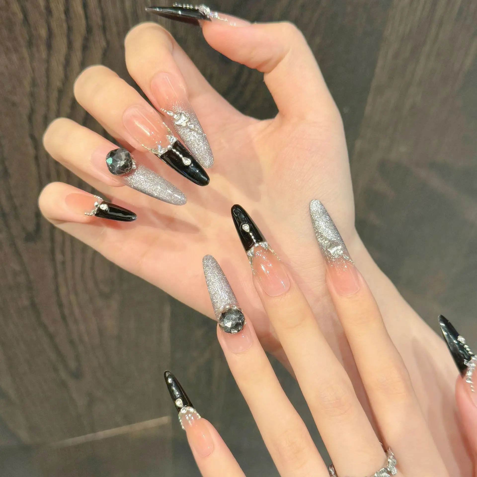 10 Uds. De uñas postizas hechas a mano Y2k, polvo plateado brillante, negro, estilo francés, prensa en uñas, rubor de diamantes de imitación, manicura de almendra