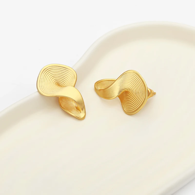 Twisted Curved Stripes Drop Earrings For Women 18K Plated Gold Anti-Fading Decliate Jewelry Aretes De Mujer OEM/ODM Supplier