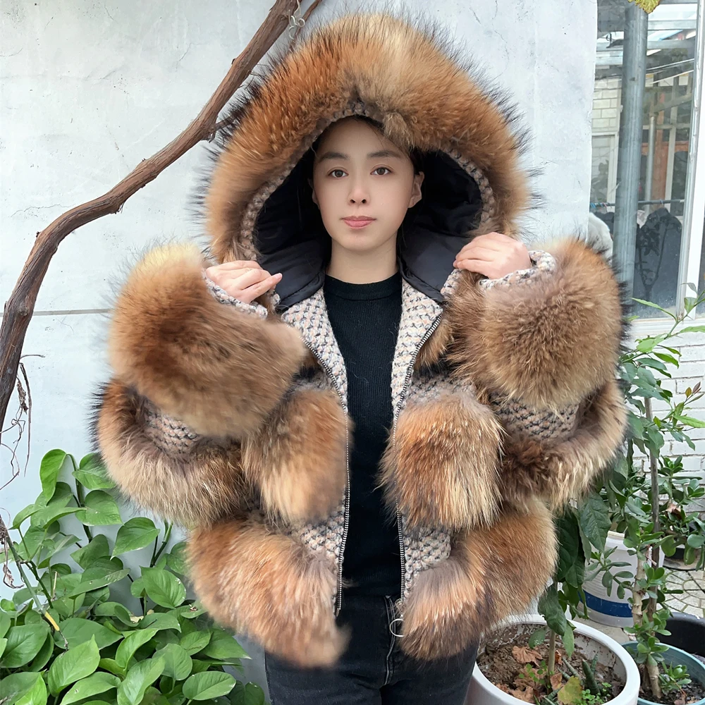 Рисунок 3 - Женская куртка с капюшоном QUEENTINA