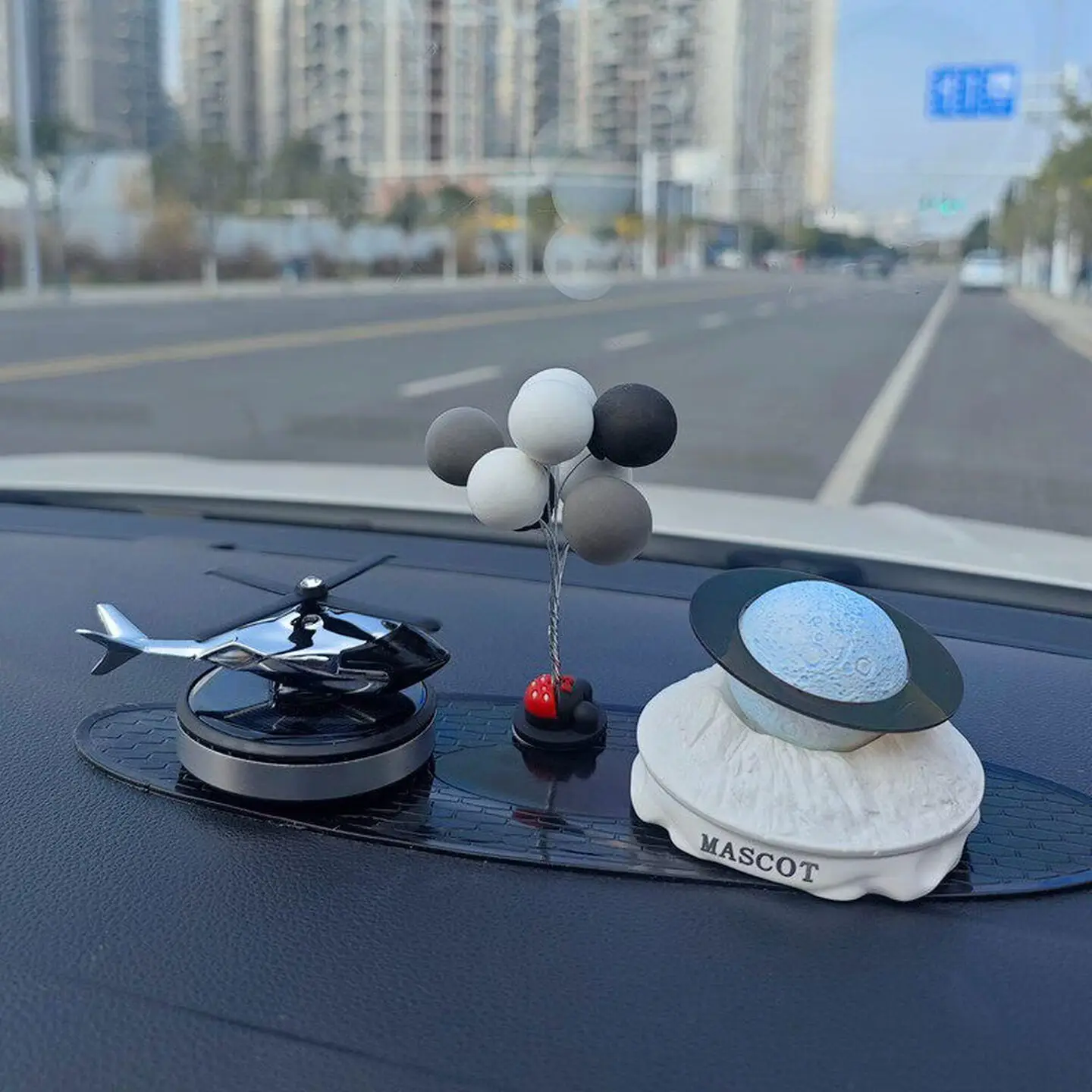 Color-changing planet car aromatherapy desktop ornament car perfume decoration diffuser stone car jewelry boys gift