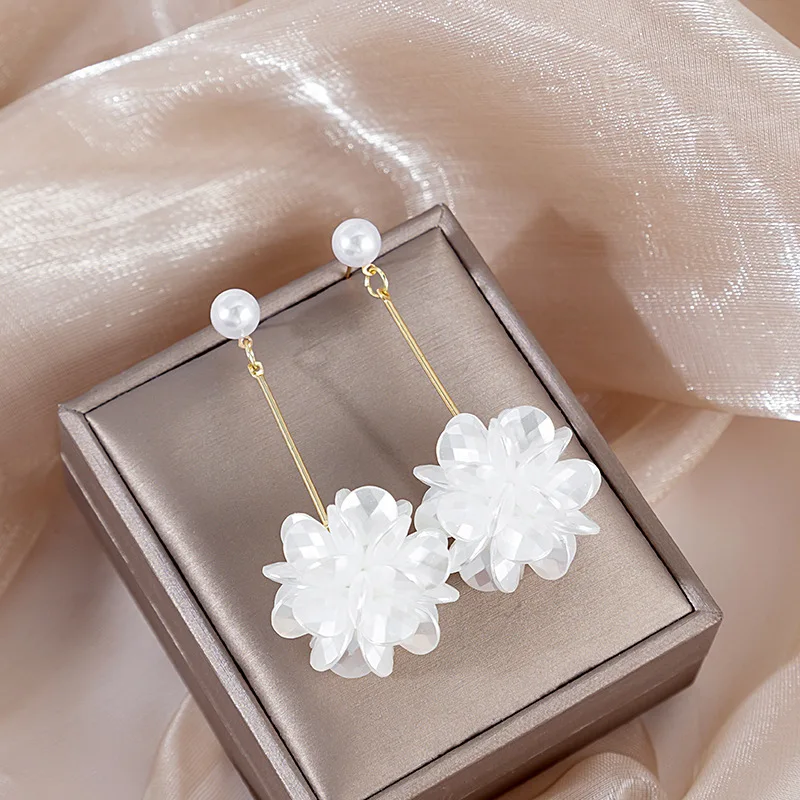 Korean Fashion White Petal Ball Earrings for Women Elegant Long Sweet Summer Pearl Rhinestone Flower Earrings Female Jewelry