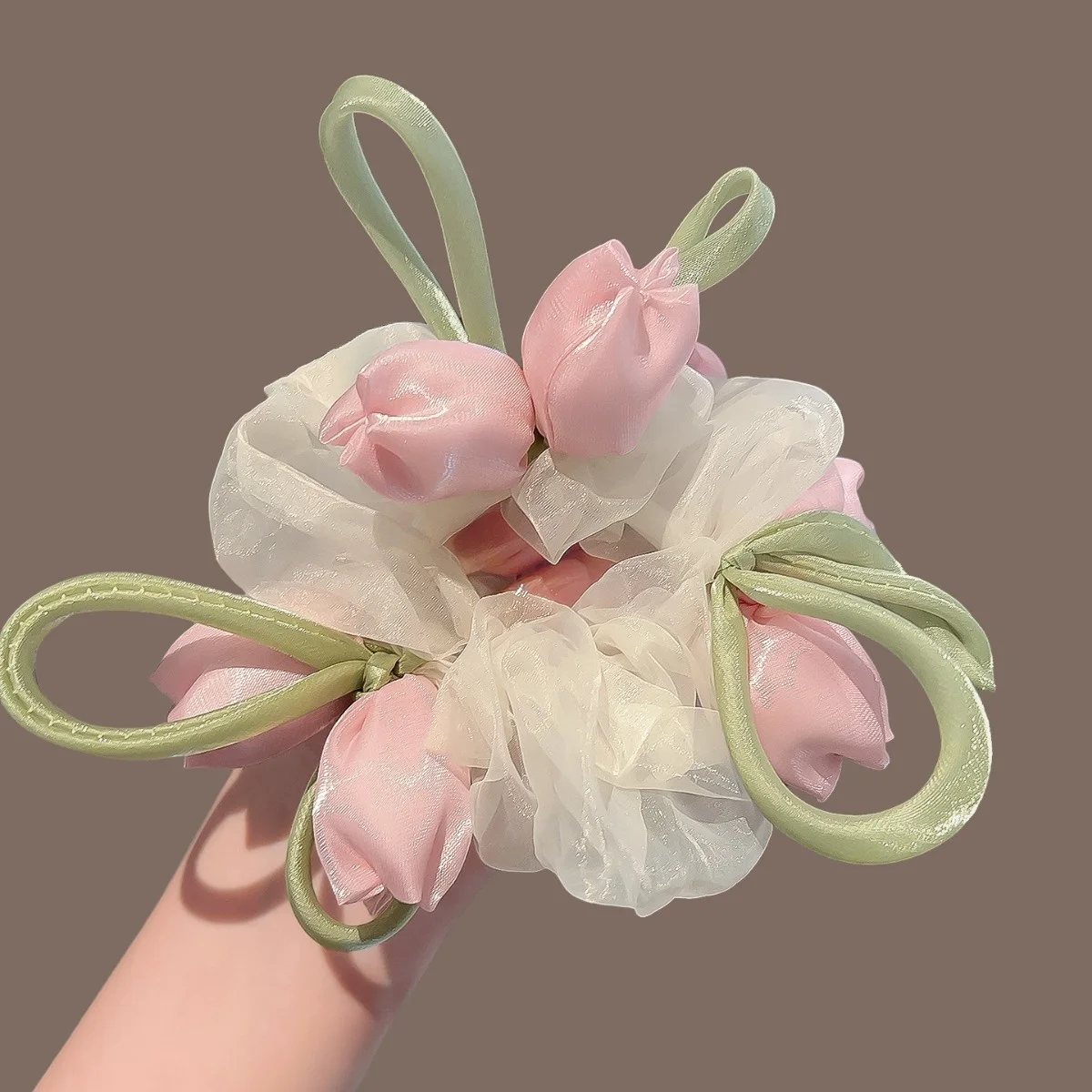 Eleganter Spitzenblumen-Scrunchie im koreanischen Stil, großer Haargummi für Damen und Mädchen, trendiges Haar-Accessoire für den Alltag. – Detail 9