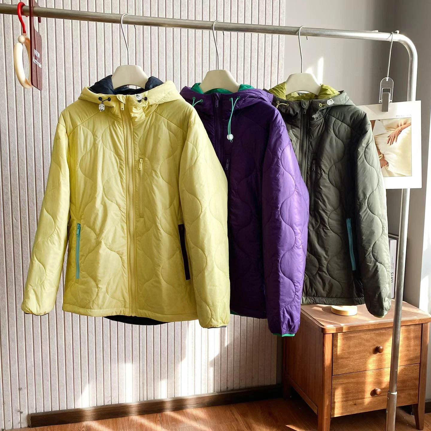 

Couple's Faionable Hooded Jaet Lightweight Warm Zipper Cotton Coat Bright Color Blo Design Casual Wear for Youth