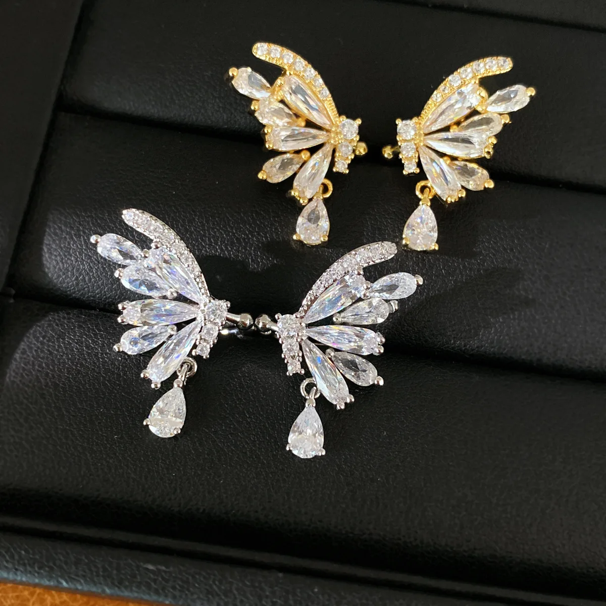 Light Luxury Butterfly Wing Shaped Ear Clip Teardrop Shiny Cubic Zirconia Clip-on Earrings for Women Dating Anniversary Wear B+