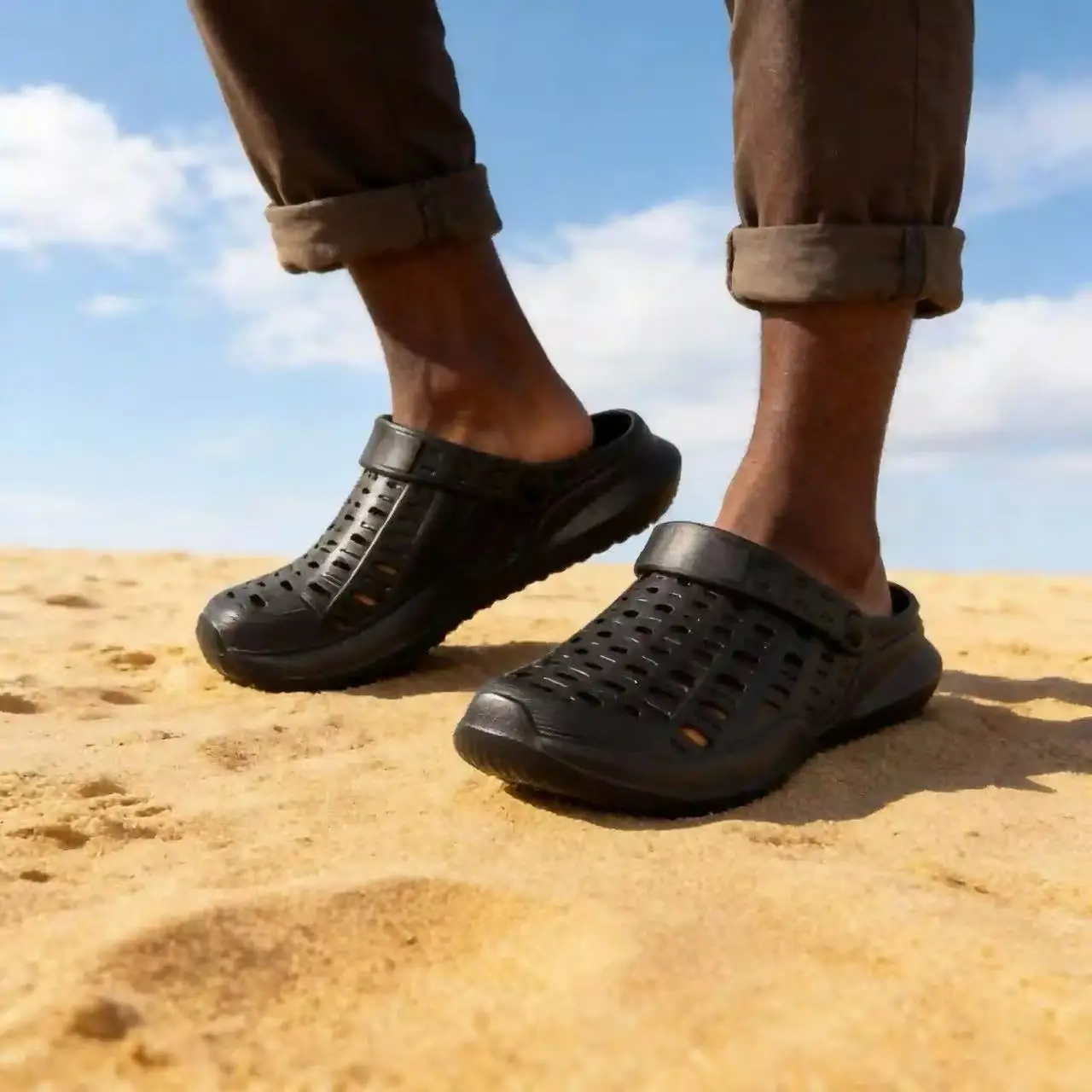 Herren Casual Clogs mit geschlossener Zehenpartie, Plateau-Sandalen aus EVA, rutschfeste, ausgehöhlte, multifunktionale Strandschuhe für Jungen – Detail 4