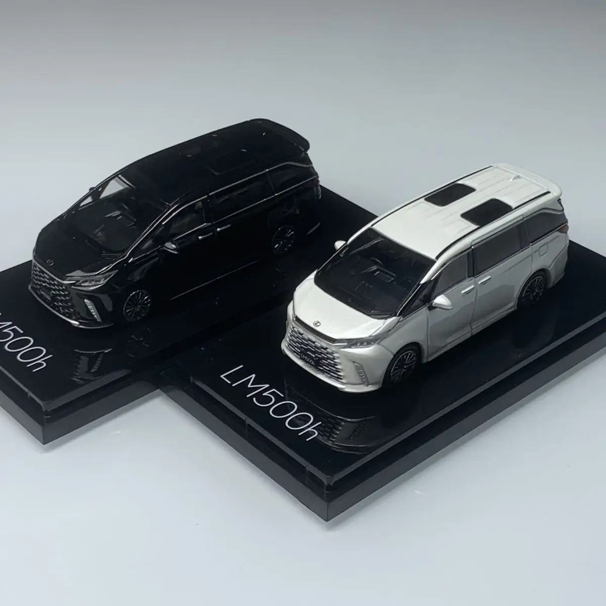 

Литой под давлением хобби, Япония, масштаб 1:64, Lexus LM500H, 6-местный лоффорд, модель автомобиля из сплава, Коллекционная игрушка, подарок, сувенир