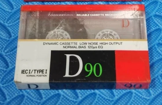 For tdk d90 right-angle box, unopened, first-class blank cassette with card holder, outer packaging is damaged