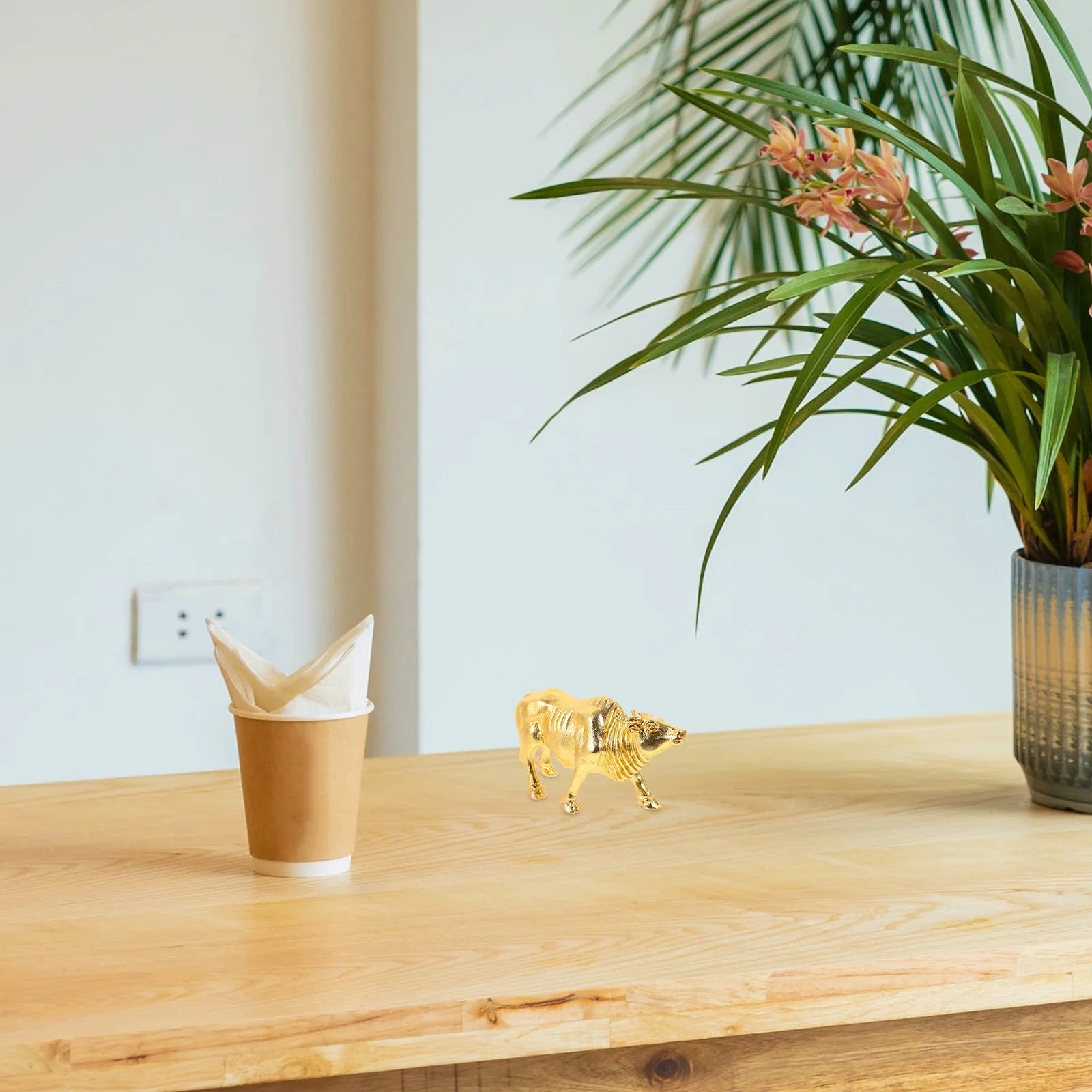 

Retro Brass Bull Sculpture Vintage Desktop Ornament Ox Cattle Statue Home Office Decor Bull Brass Statue Ox Shaped Sculpture