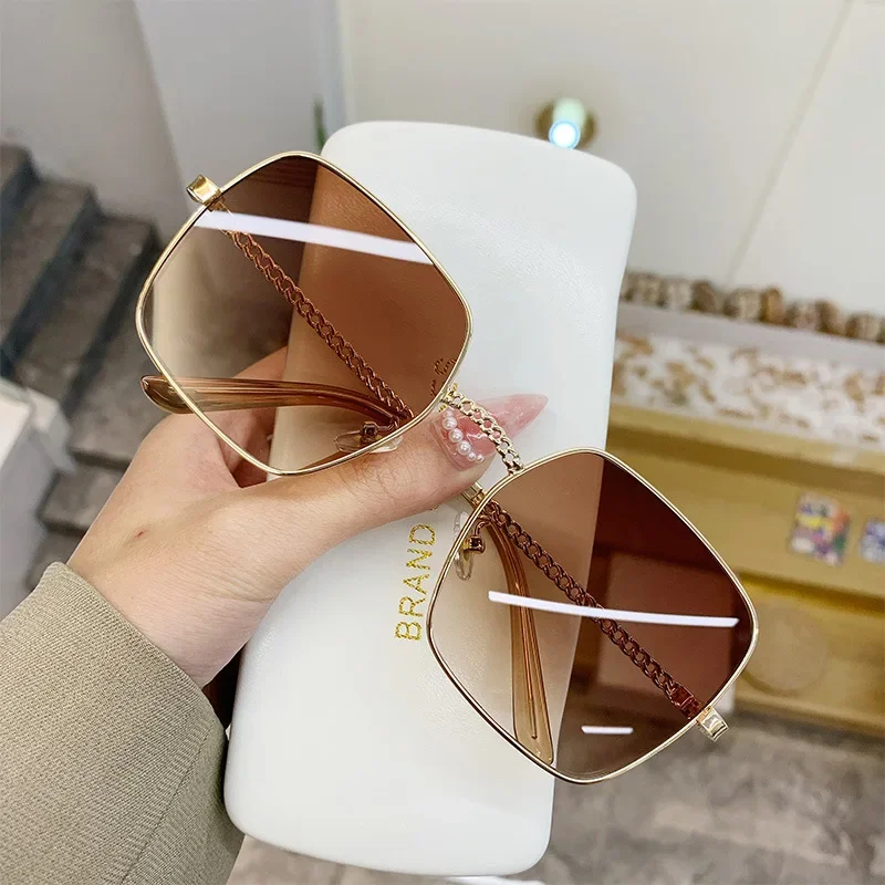 Gafas De Sol cuadradas con montura grande para mujer, lentes ahuecadas con patas De espejo, Gafas De viaje, UV400
