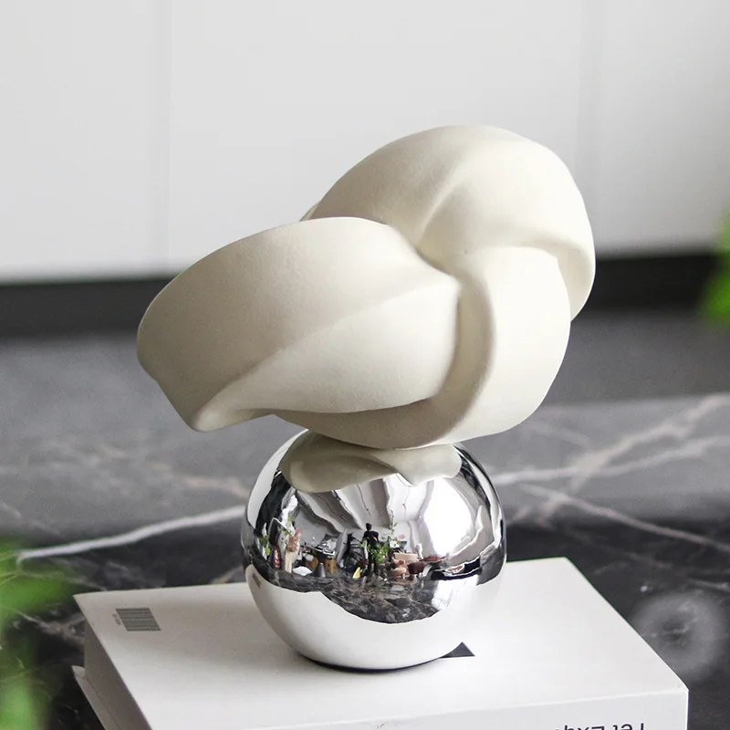 Modern Creative Abstract Twisted Decorative Piece for Model Rooms, Study Rooms, Living Rooms, Hotels