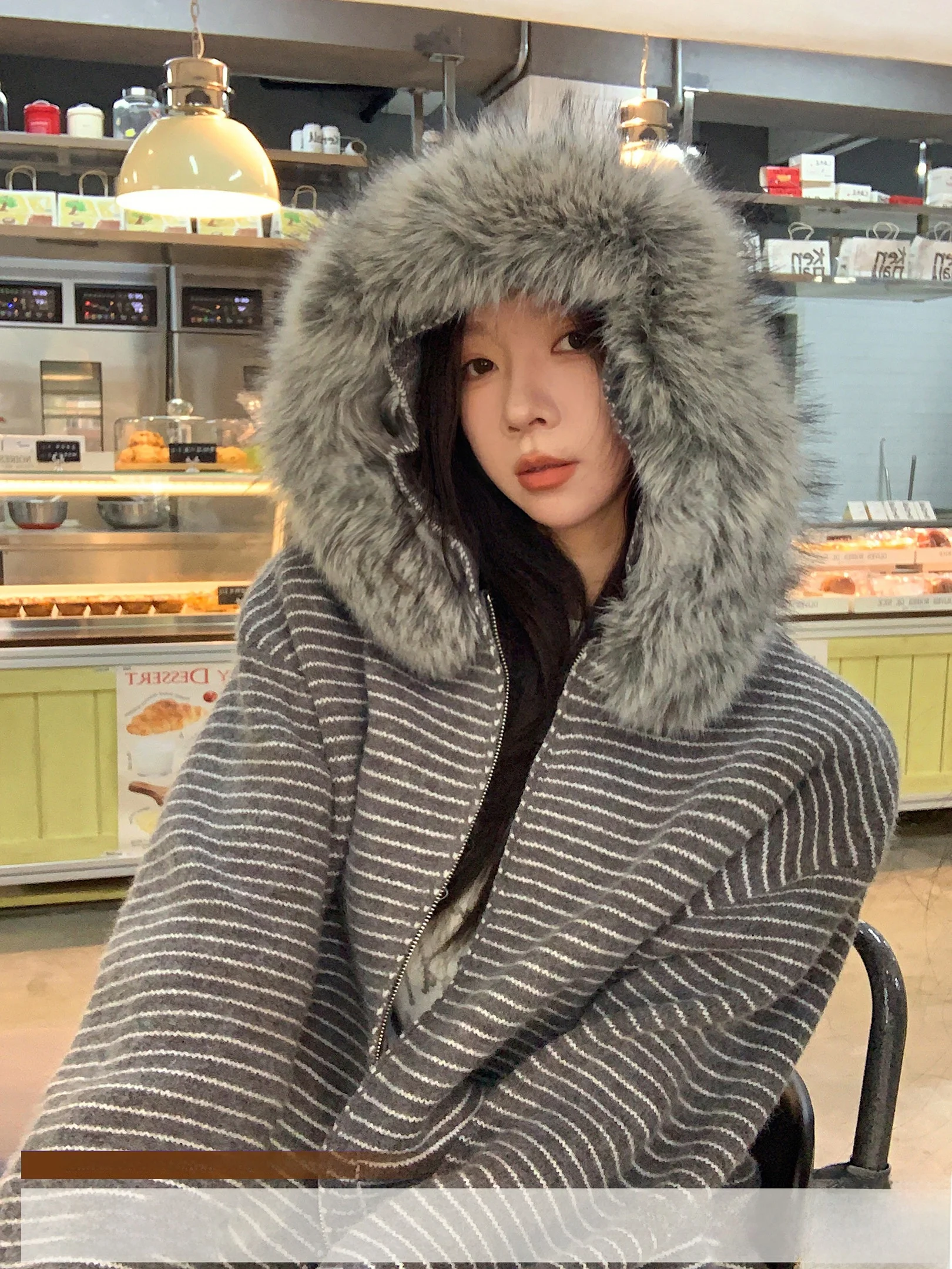 

Dayr White Hooded Knitted Cardigan with Large Fur Collar Striped Design Autumn Winter New Sle Women's Casual Faion